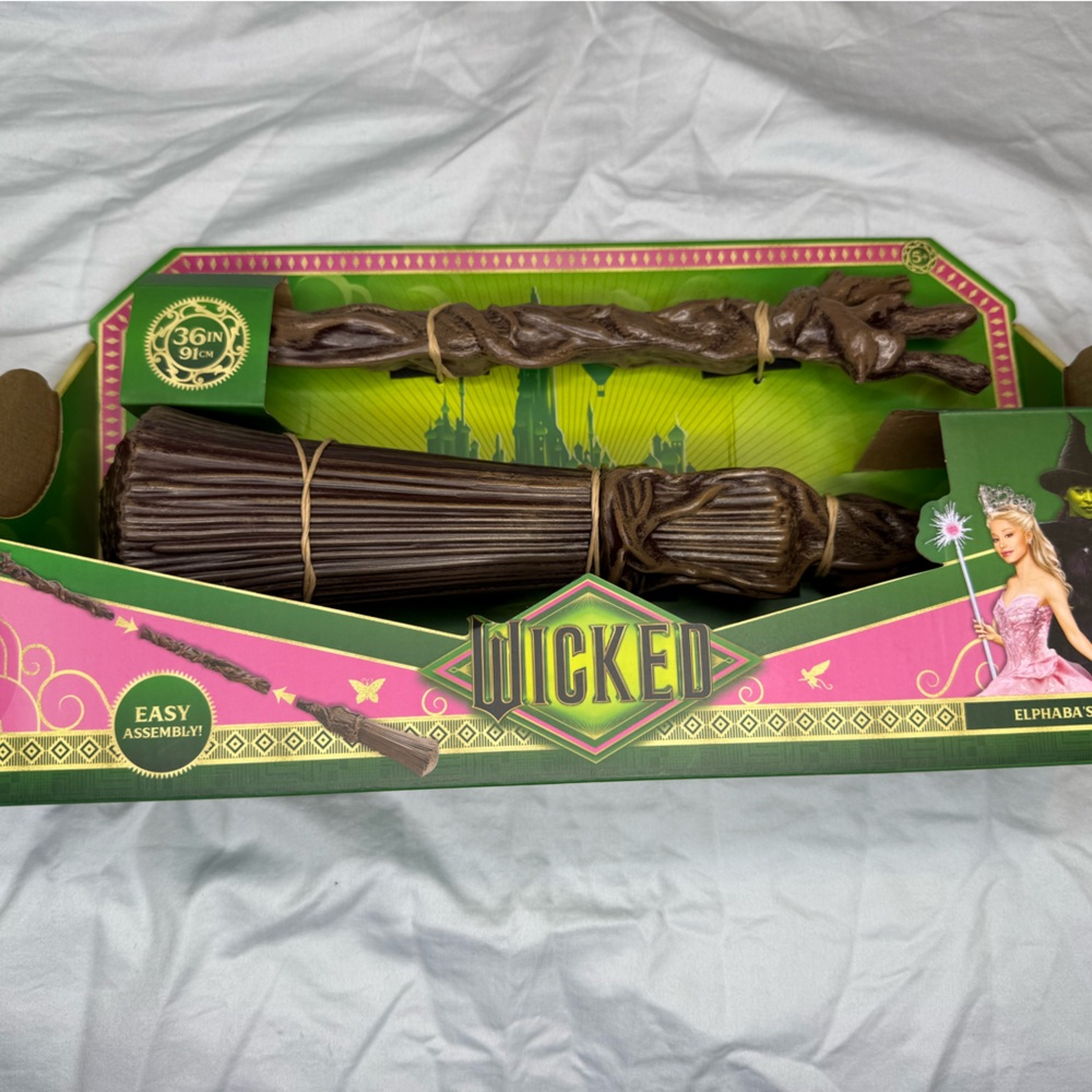 Noble Collection WICKED Elphaba's Broom 36" in Easy Assembly! Costume